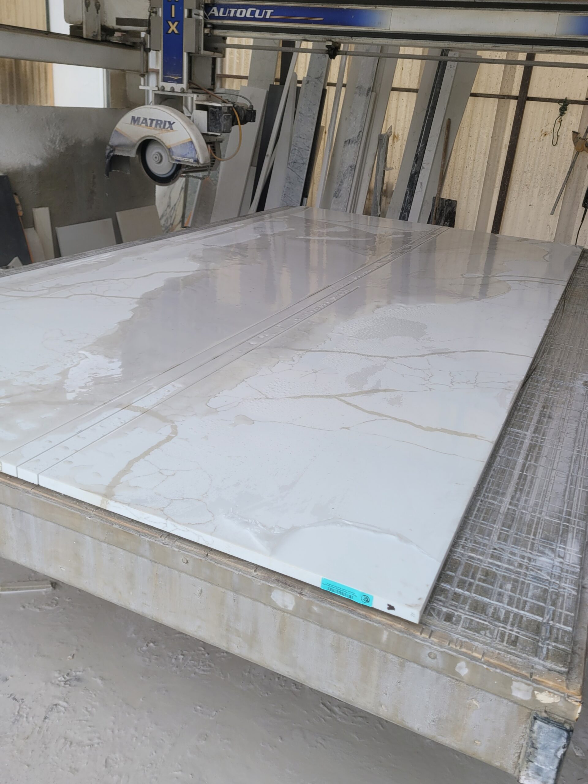 Stone slab brige saw in Los Angeles for Marble, Granite, Qurtz, qurtzite for use in bathrooms and kitchens remodeling